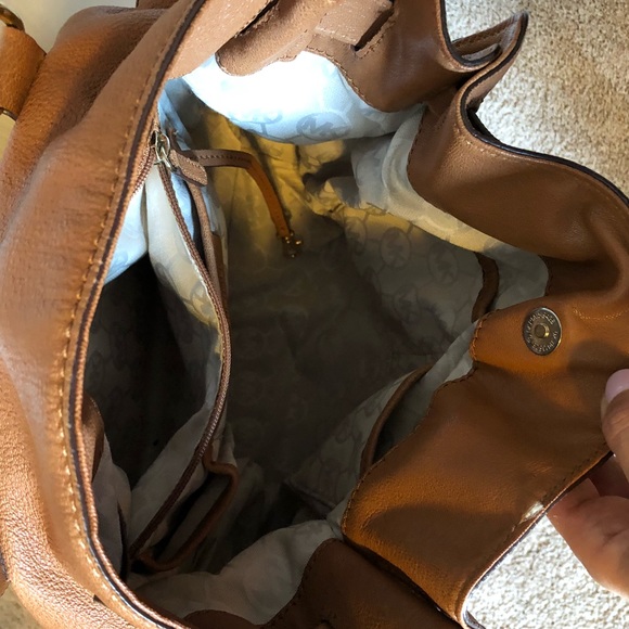 ***SOLD! SOLD****. Micheal Kors Tote - Picture 2 of 3